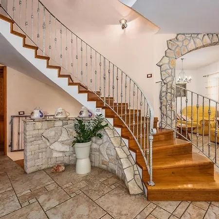 Bacio Villa *